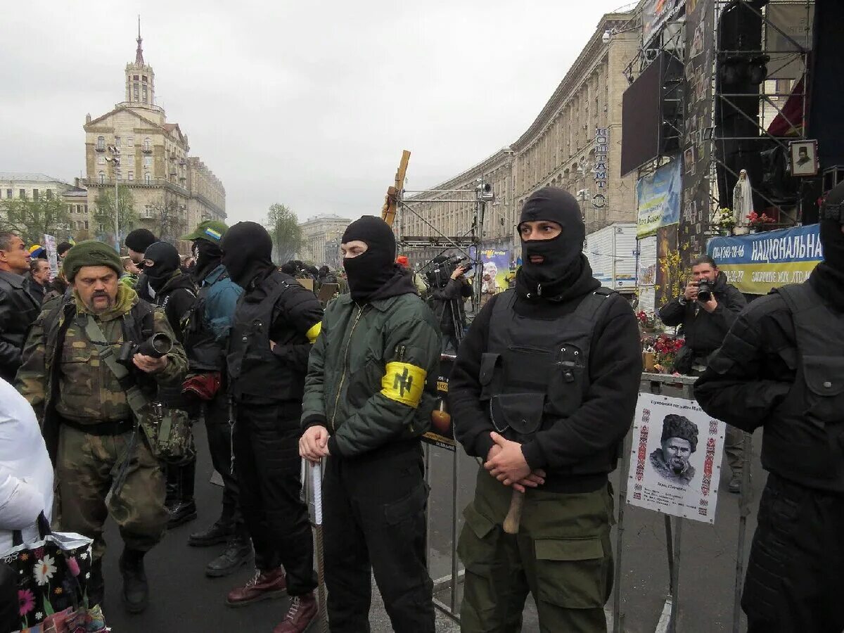 Сколько патриотов на украине на сегодня. Правый сектор Украина 2014. Майдан на Украине в 2014 правый сектор. Националисты в Украине 2014. Украинские националисты на Майдане.