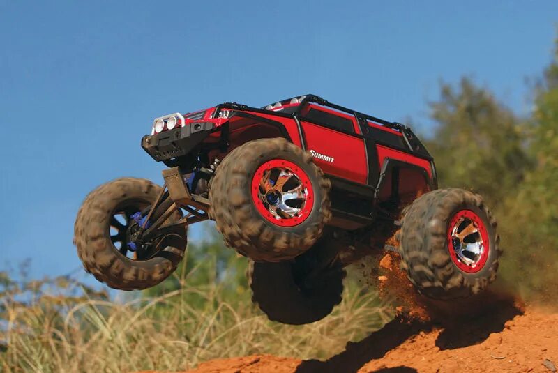 Ford f350 monster truck. траки ездят по. монстр трак в грязи. траки ездят по. траки ездят по.