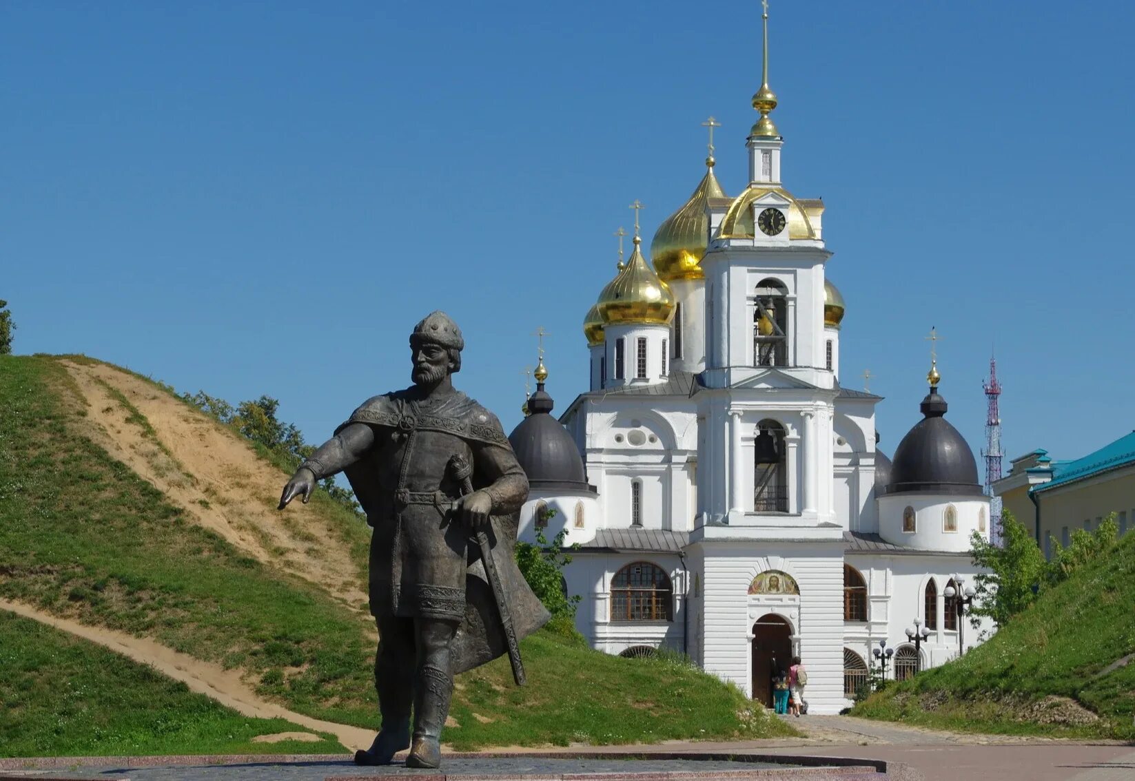 Егорьевск московская область. Памятник юрию долгорукому в дмитрове. Кремль в городе волоколамск. Дмитровский кремль дмитров. Кремль в городе волоколамск.
