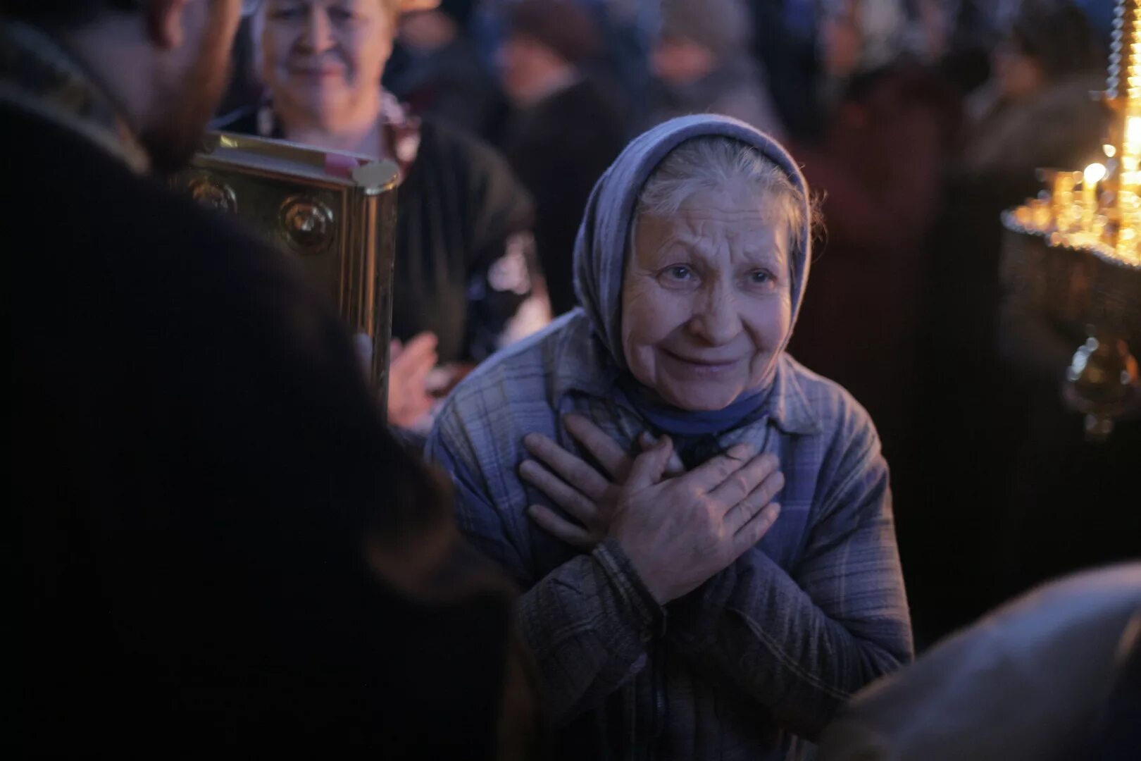 Прощеное воскресенье чин прощения. Прощенное воскресенье в храме. Чин прощения в храме. Прощеное воскресенье в уеркви.