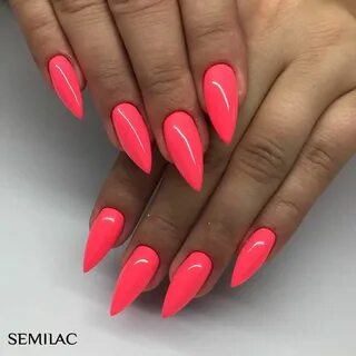 Яркие ногти миндальной формы