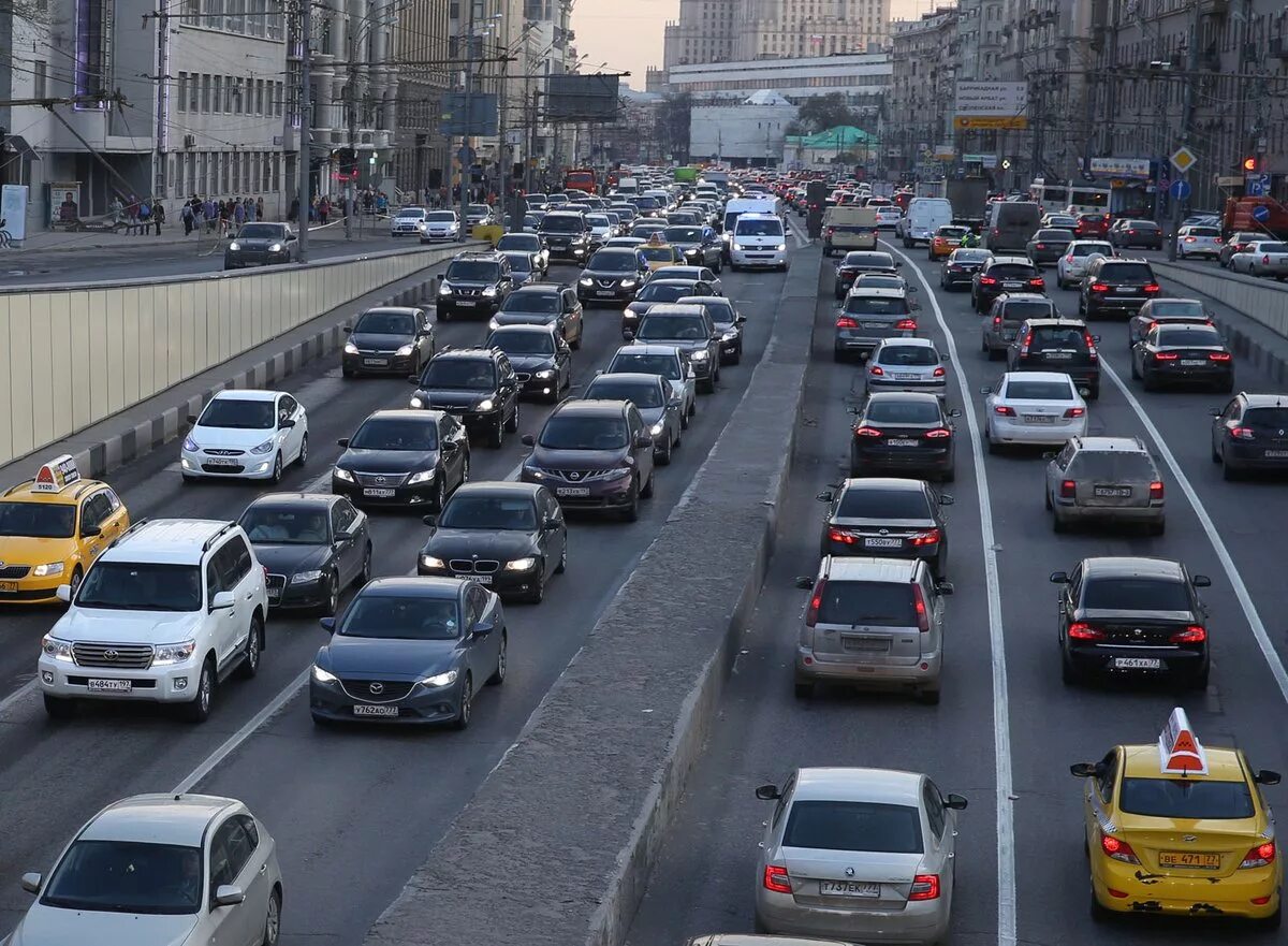 Автотранспорт города москвы. Автомобильный транспорт. Поток машин. Машины в Москве. Пробка машин.