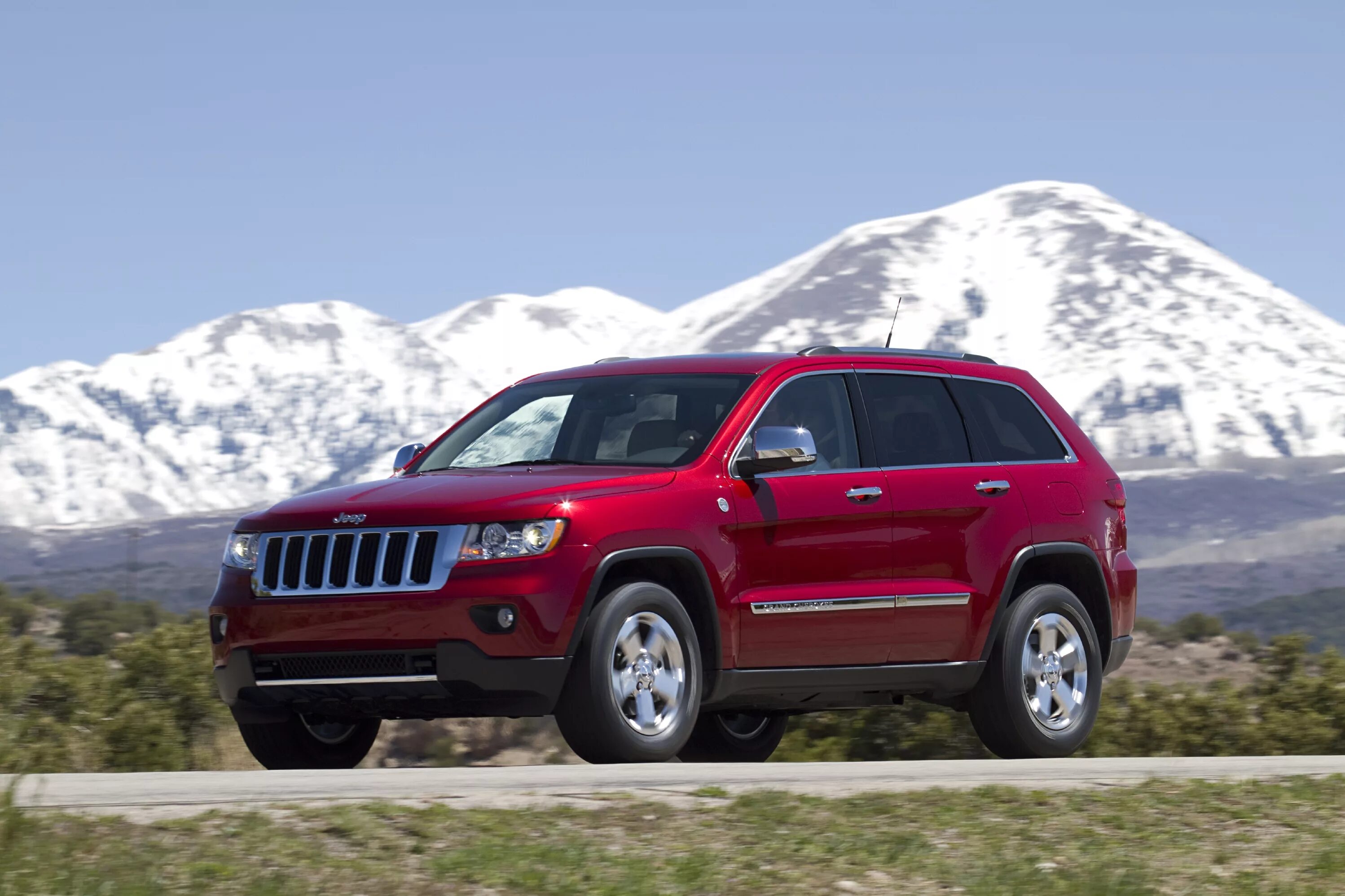 Автомобили внедорожники кроссоверы. Джип Гранд Чероки 2010. Jeep Grand Чероки 2010. Машина Jeep Grand Cherokee 2010. Jeep Grand Cherokee 2011.