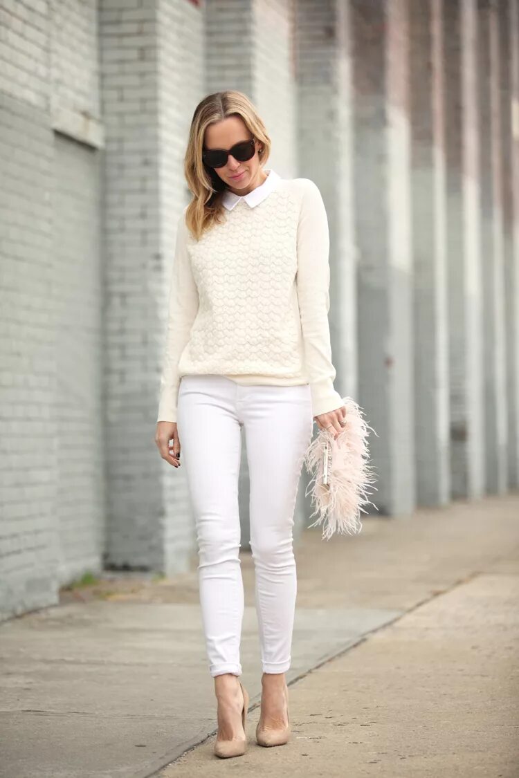 Белые джинсы. Светлый образ. Стильные образы с белым свитером. Свитер к бежевым штанам.