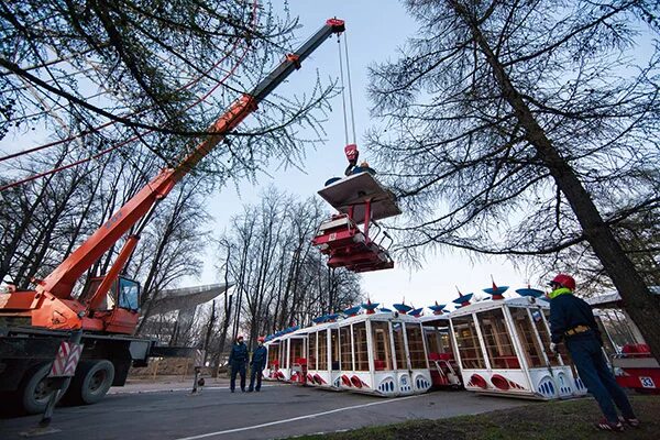 Вднх атрак аттракционы. Новая карусель на вднх. Парк аттракционов аттрапарк на вднх 2022. Парк вднх парк аттракционов. Карусели на вднх в москве.