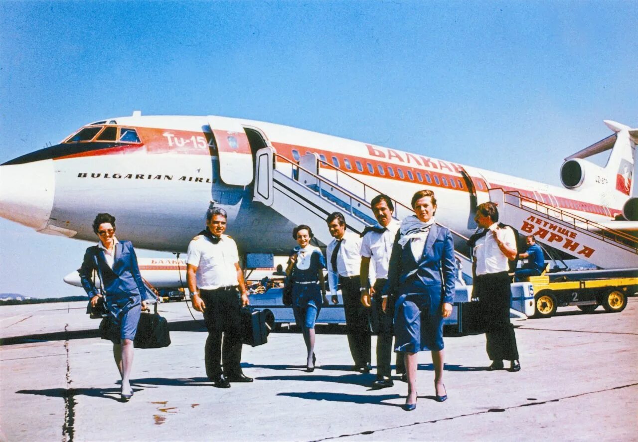 Самолет без экипажа. БГА Балкан. Ту-134а-3 Балканы фото. Airline Front. New born and Airline foto.