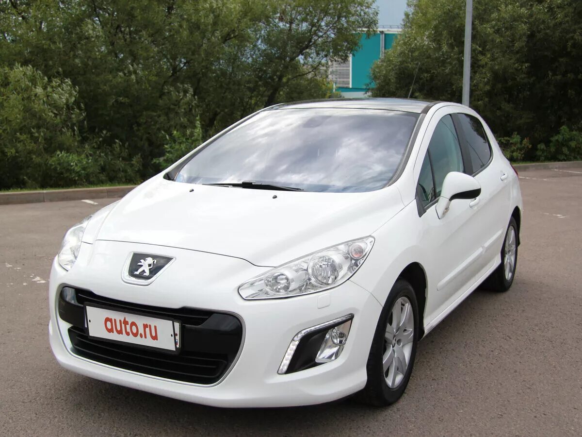 Купить пежо 2013. Пежо 308 белый. Пежо 308 2012 белый. Peugeot 308 2011 белый. Пежо 308 Рестайлинг белый.