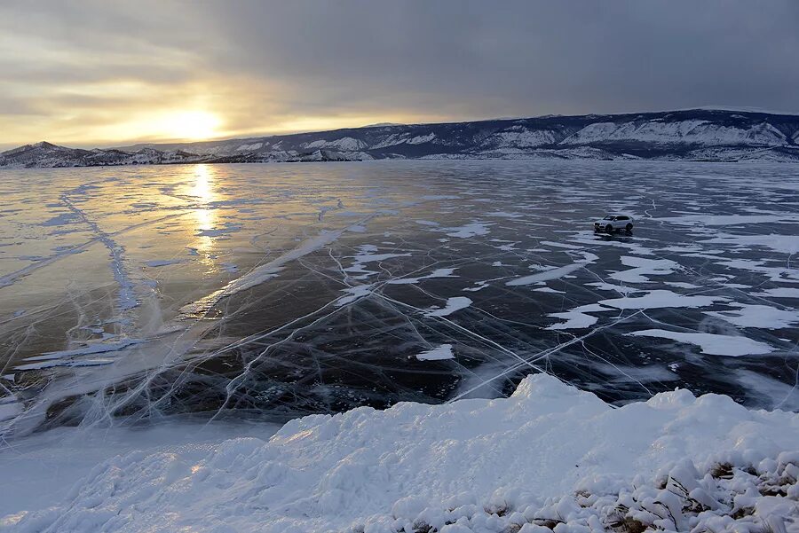 Ледоход на Байкале. Таяние льда на Байкале. Замерзшее озеро Байкал. Озеро Байкал ледостав. Почему не замерзает баренцево