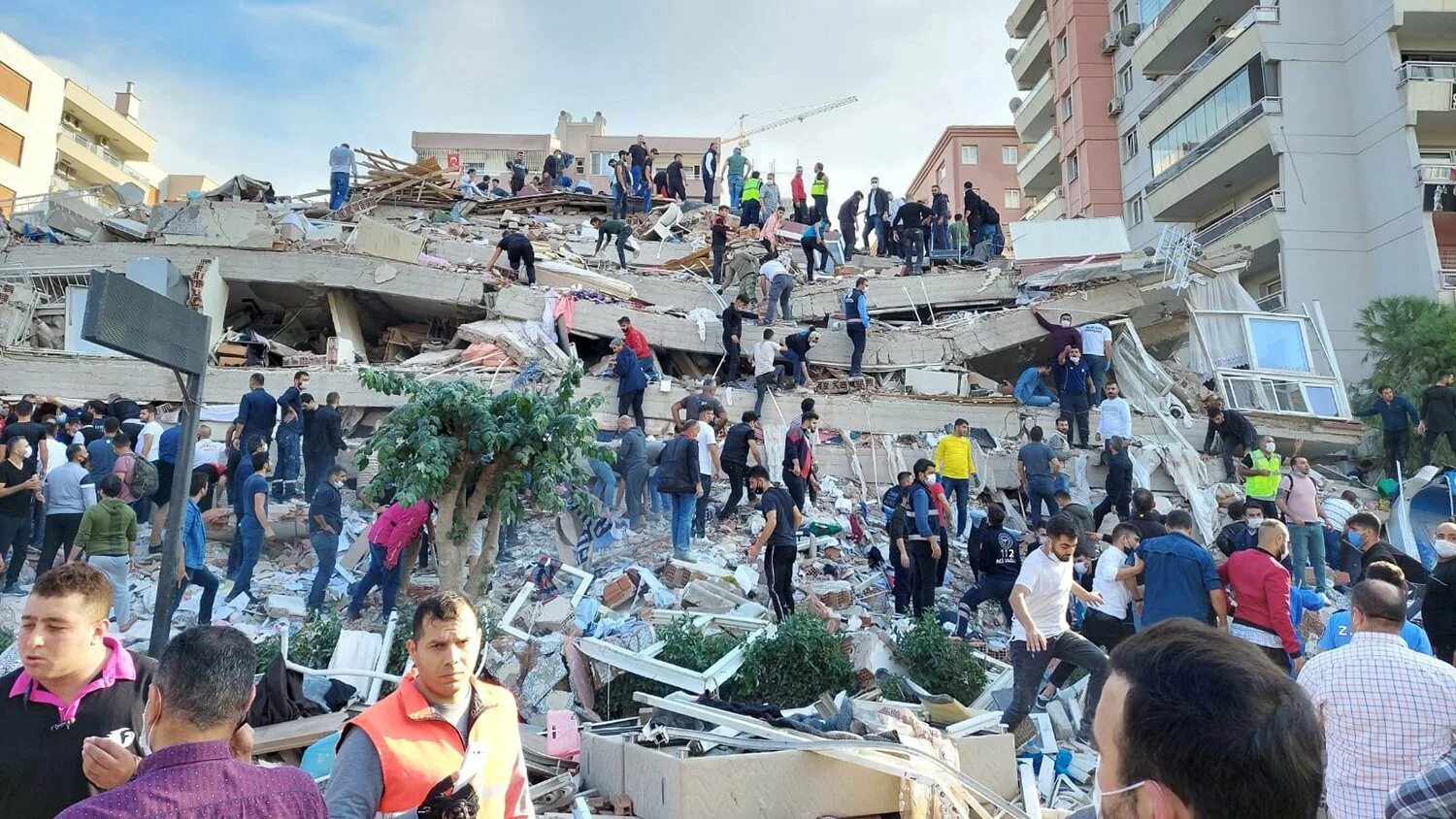 2 апреля землетрясение. Землетрясение в Турции 30 октября 2020. В Турции произошло землетрясение магнитудой 5,4. Землетрясение в Измире 2020. Кахраманмараш Турция землетрясение.
