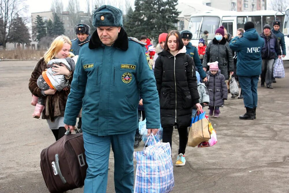 автобус донбасс. эвакуация. эвакуация. беженцы с украины. эвакуация мчс.