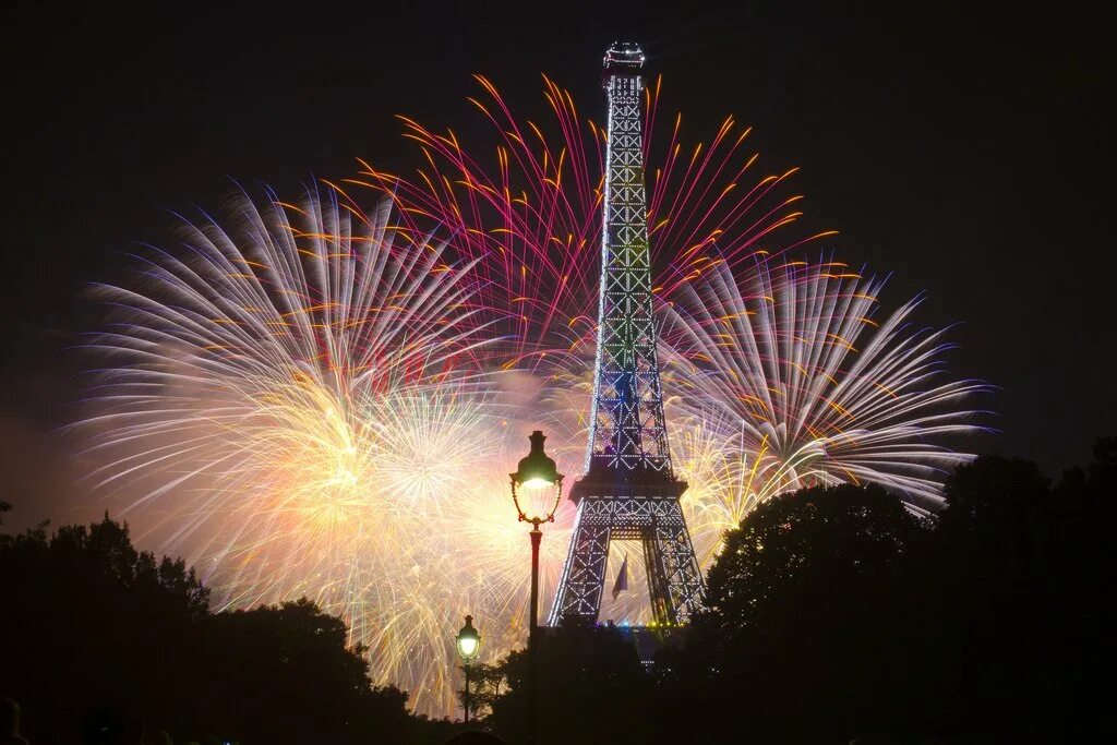 Карнавал в ницце. Национальный праздник франции 14 июля. French holidays. French holidays. День взятия бастилии праздник.