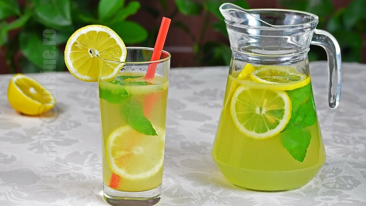 Сделать напиток из лимонов. Лимонный напиток турецкий лимонад. Лимонад цитрус. Лимонный Мохито. Лимонад цитрус мята.