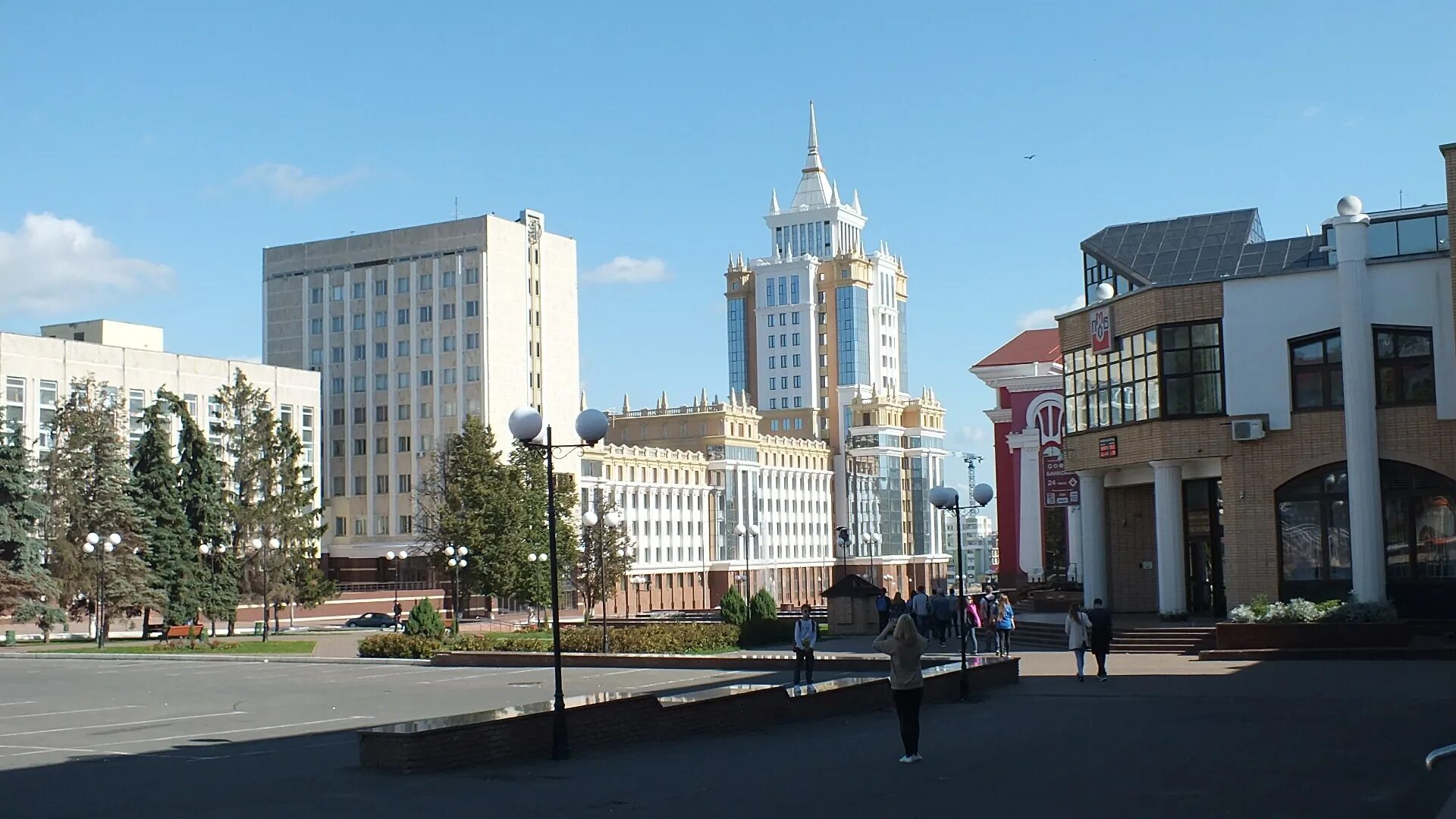 Саранск фото города. Фонтан звезда мордовии саранск. Республика мордовия саранск. Республика мордовия саранск центр. Саранск площадь города.