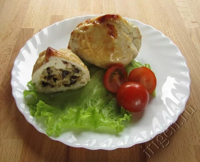 куриные кармашки с начинкой. лодочки куриное филе. куриные конвертики с начинкой. конвертики из куриного филе. куриные конвертики с начинкой.