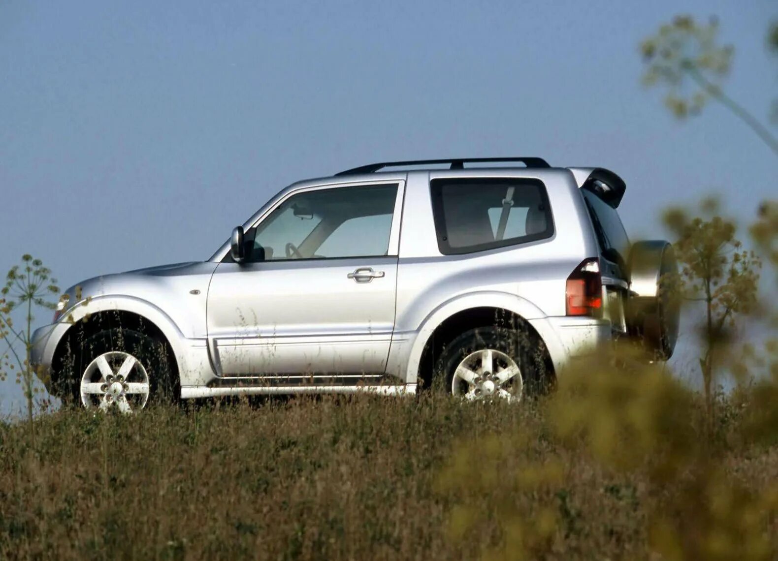 Mitsubishi трехдверная. Mitsubishi Pajero 3 Door 2005. Mitsubishi Pajero 3 Door. Mitsubishi Montero 3. Мицубиси Паджеро 3 дверный.