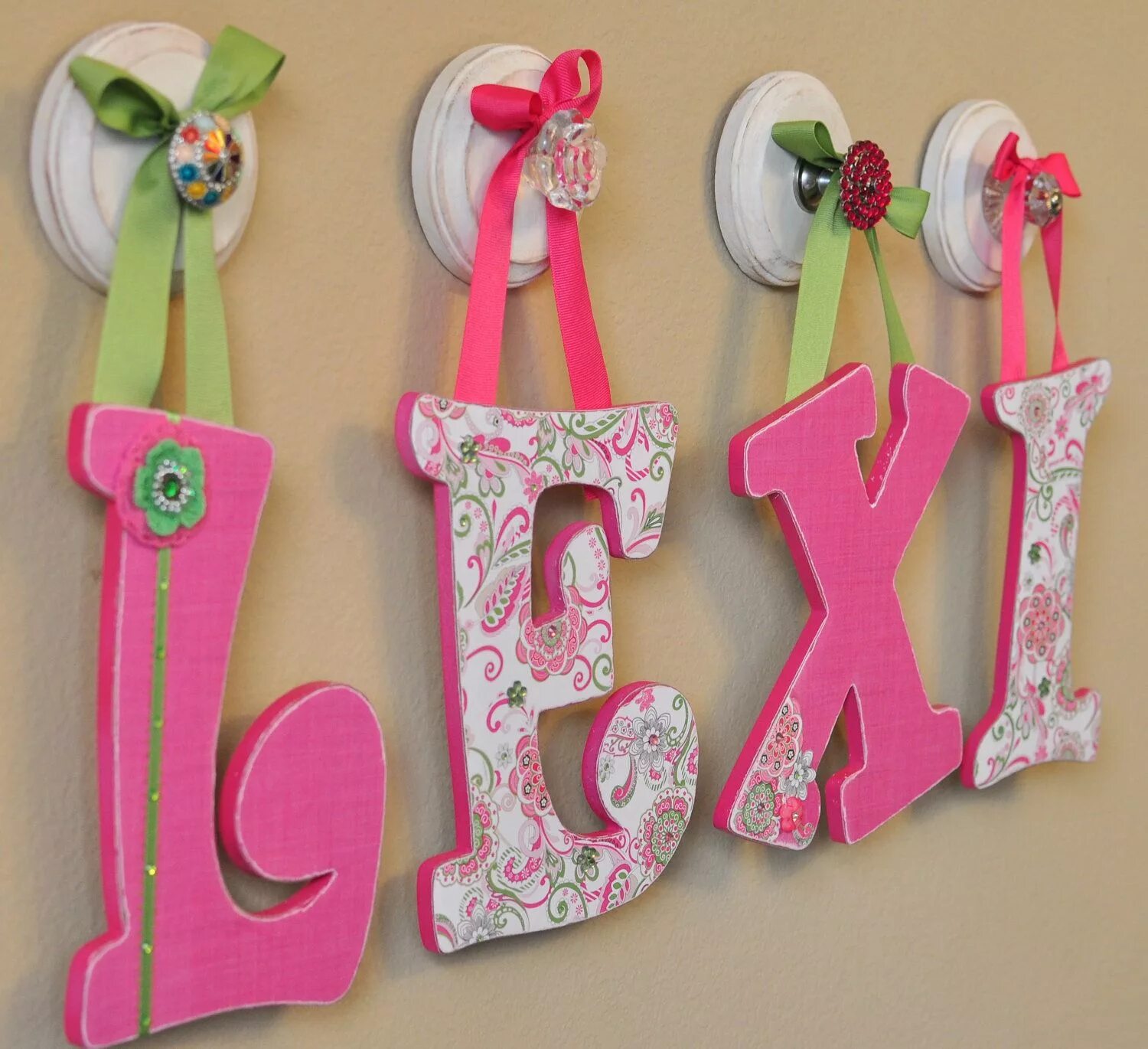 Как можно оформить имя. Украсить букву. Красивая буква д для тату. Поделка буква своими руками. Объемная буква н.