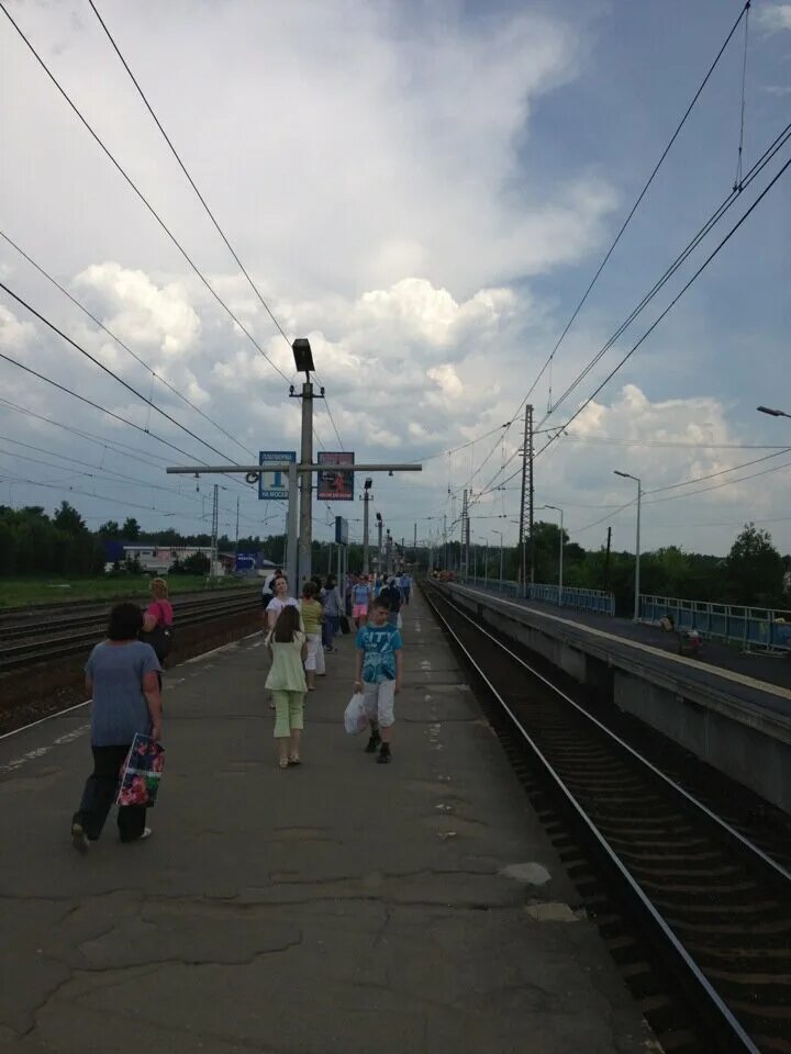 хотьково станция жд. железнодорожная станция хотьково. жд хотьково. старый жд вокзал хотьково станция. платформа хотьково.