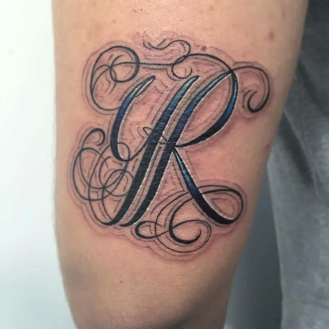 фото тату буквы. фото тату буквы. татуировка буква n. тату инициалы на запястье. тату буква а.