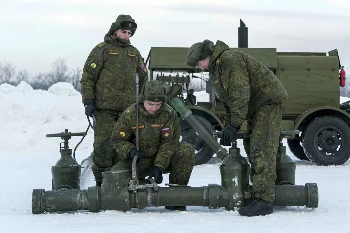 Взвод погрузился на. Служба горючего Вооруженных сил Российской Федерации. Службы горючего Вооруженных сил России. ГСМ вс РФ. Войска тыла Вооруженных сил РФ.