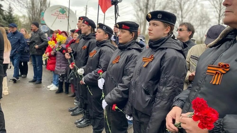 Симферополь сейчас новости. Крым митинг. Аллея Космонавтов Симферополь. Аллея космонавтики. Дубровник Симферополь празднование дня ветерана.