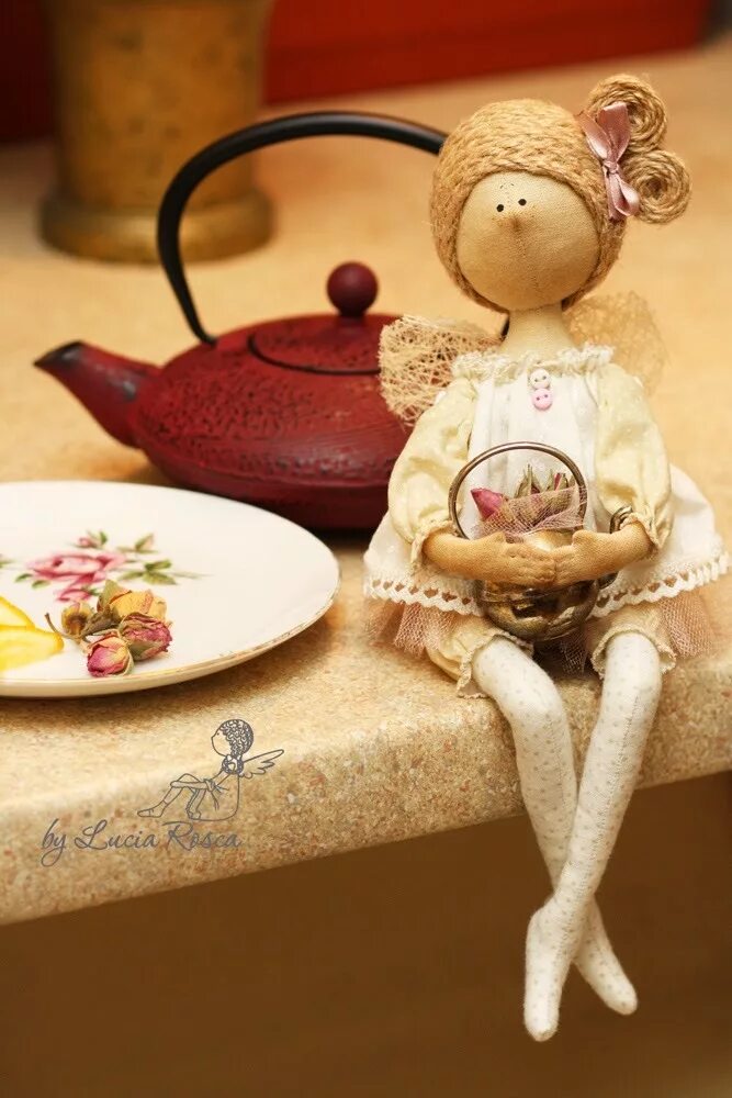 Рукодельное чаепитие. Открытки для рукодельниц. Вязаная для кружки кофе. Утро рукодельницы. С добрым утром с куклами.