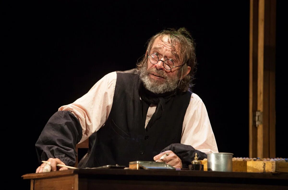 А также выступает в роли. Сергей лазарев с микрофоном. Вторая сцена мариинского театра. А также выступает в роли. Константин хабенский мхт.