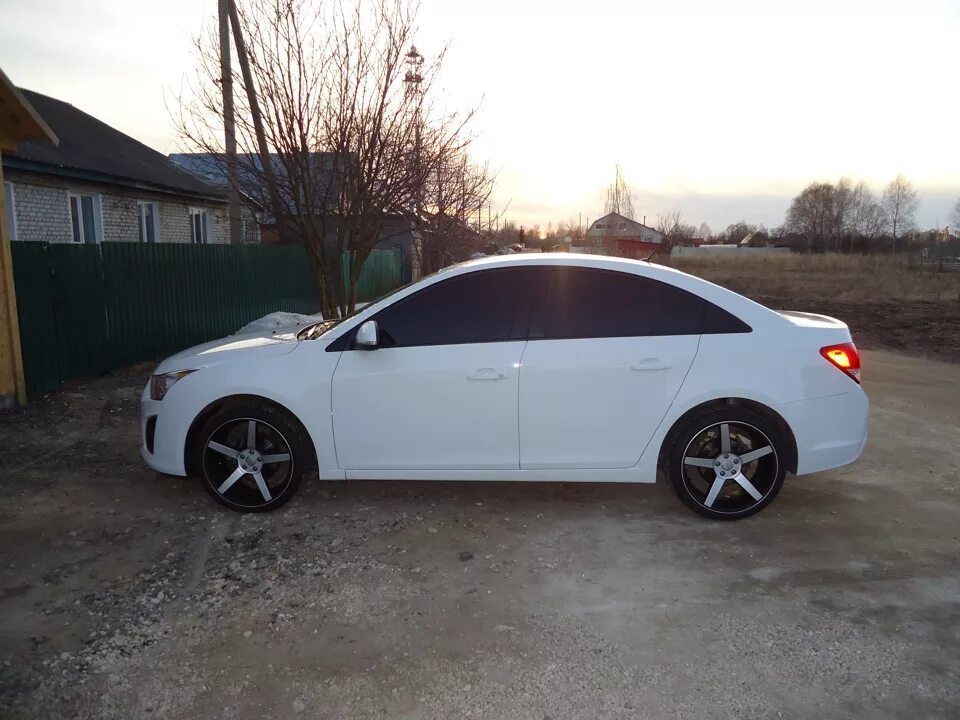 Фото р17. Chevrolet Cruze r17. Шевроле Круз на дисках r16. Шевроле Круз Воссен r17. Диски р17 Шевроле Круз.