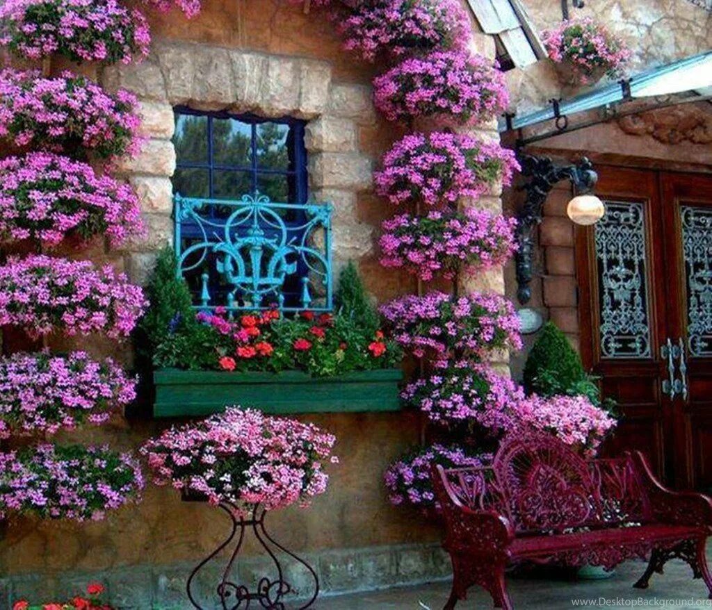 Цветущий балкончик Сицилия. Домик в цветах. Цветы на балконе. Украшение балкона цветами. Цветочная дом 4
