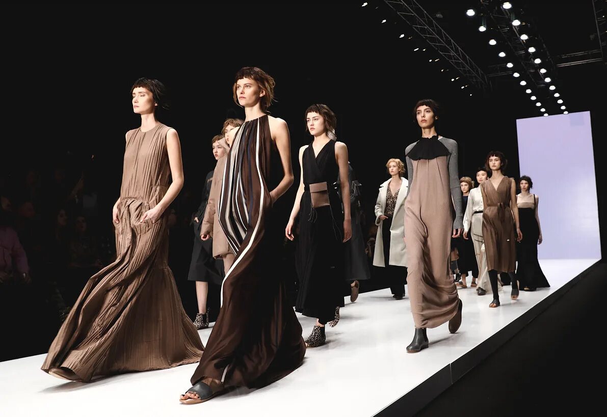 Неделя моды в москве модели. Неделя моды. Неделя моды в москве. Неделя моды в москве модели. Московская неделя моды 2022.