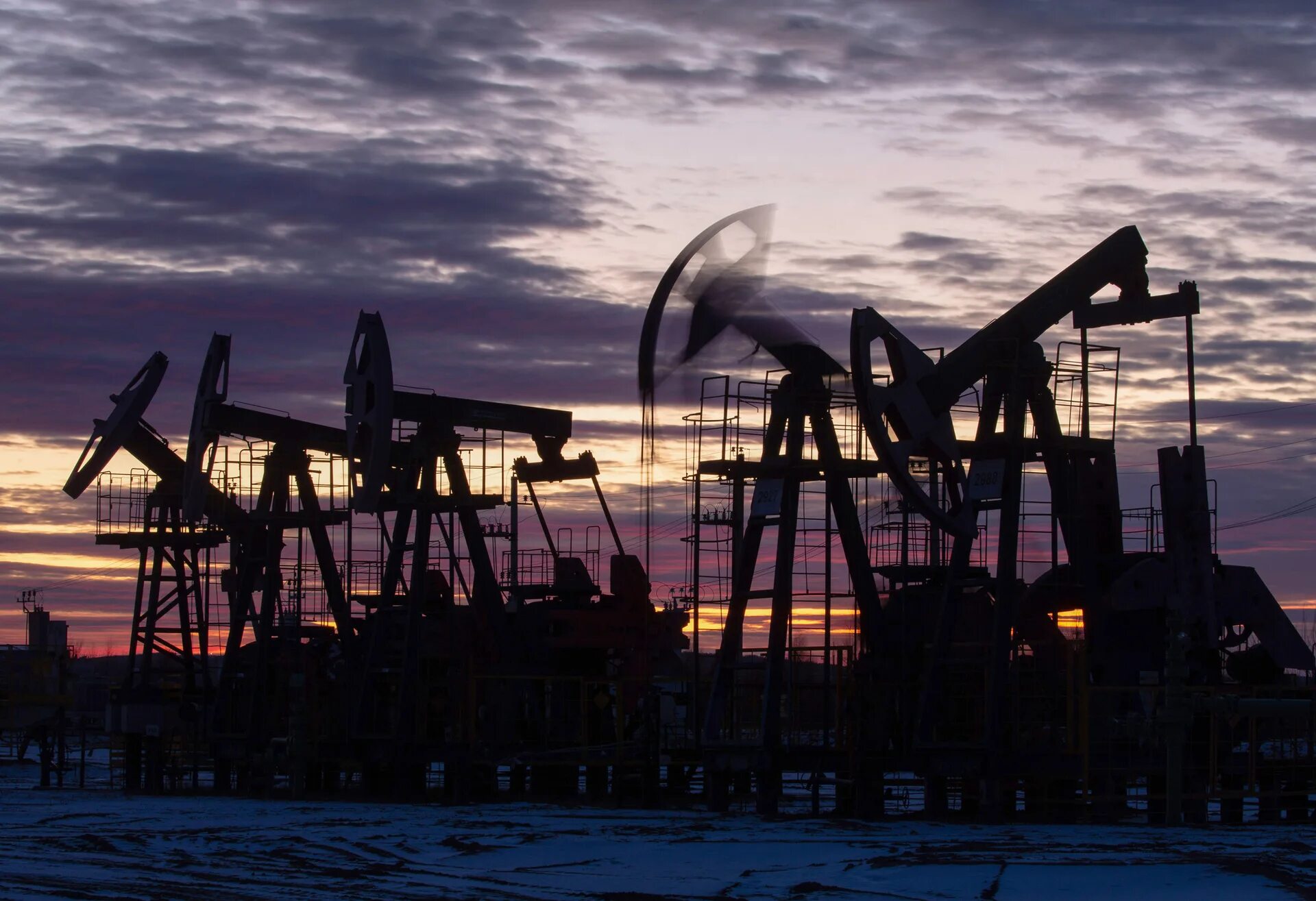 Добыча нефти. Добыча нефти в России. Нефть фото. Современная нефтедобыча. Нигерия саудовская аравия
