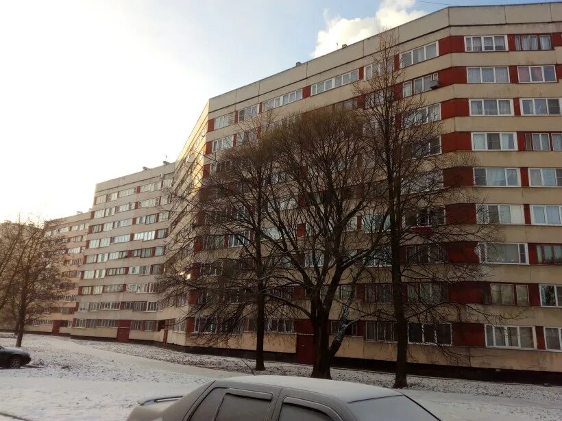 Самый длинный дом в петербурге. Дом-змея в санкт-петербурге пионерстроя. дом змея на пионерстроя. улица пионерстроя санкт-петербург дом змея. криваки на пионерстроя.