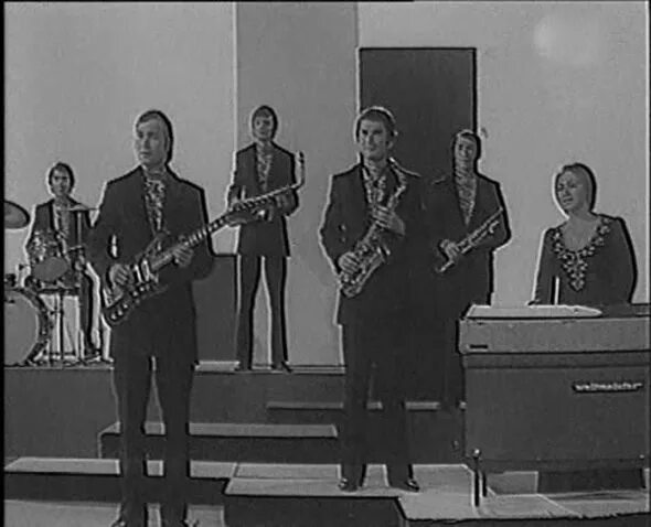 Через две зимы-самоцветы. Ансамбль виа самоцветы состав. Самоцветы через две зимы 1976 года. Через две зимы виа самоцветы. Виа самоцветы ссср.