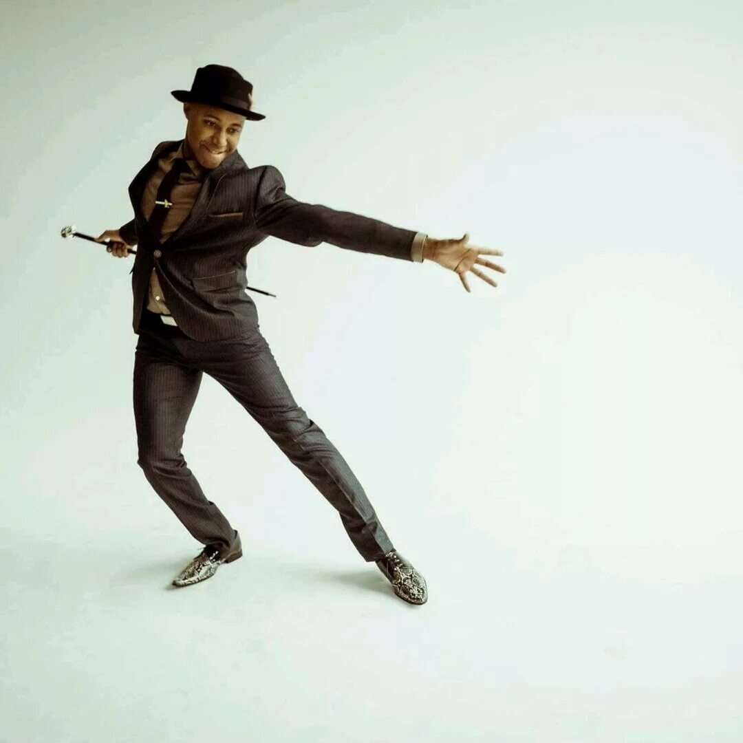 Видео где мужчины танцуют. Райан Франсуа. Танцующий мужчина. Парень танцует. Чечётка танец.