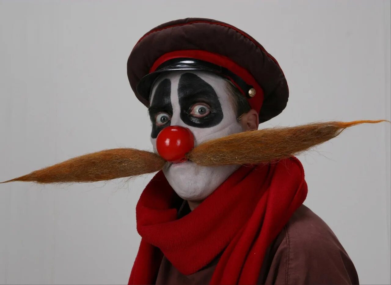 Деревня дураков железный капут. Передача каламбур деревня дураков. Каламбур 2. Каламбур 2. Деревня дураков каламб.