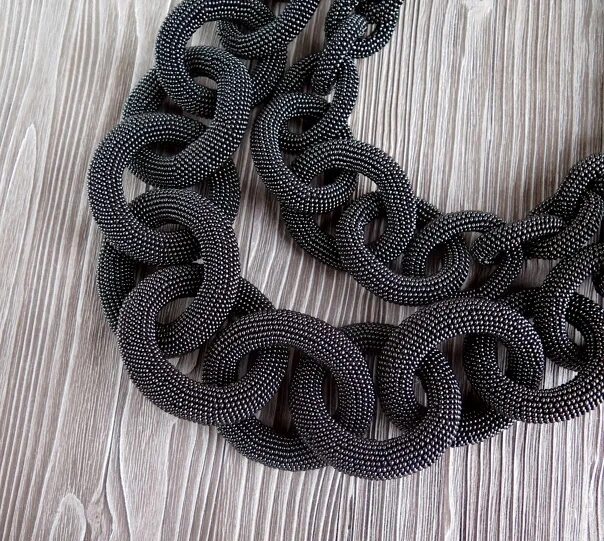 Цепь из бисера. Колье цепь из бисера. колье цепь крупная из бисера. объемная цепь из бисера.