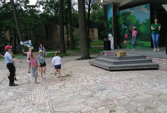Парк белинского 1 июня. Парк белинского праздник. Парк белинского пенза аттракционы. Парк белинского. Пенза тпарк белинского танц площадкалето.