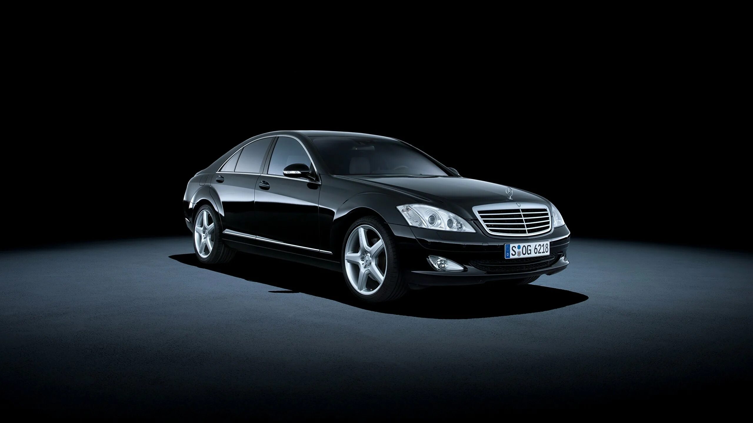 Мерседес на черном фоне. Mercedes-Benz s500 Black. Mersedes Benz s500 чёрный. Mercedes Benz s500 черная. Мерседес Benz s600.