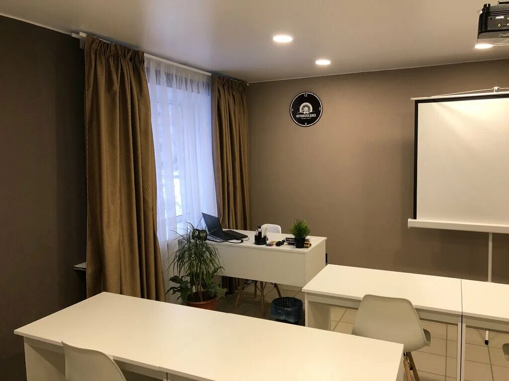 Автошкола джек великий новгород. Учебный класс автошкола джек. Автошкола джек великий новгород завокзальная 1. Джек-53 великий новгород. Инструктора автошколы джек великий новгород.