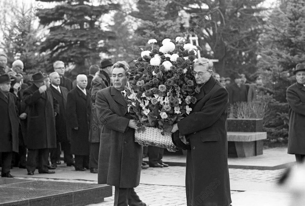 Ленин секретарь цк. Секретари зккпсс после брежнева. Ленин секретарь цк. 16 съезд вкпб. Ленин секретарь цк.