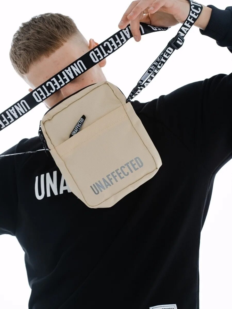 Сумка unaffected. Unaffected сумка messenger. сумка unaffected через плечо. сумка через плечо плечо unaffected. сумка unaffected черная.