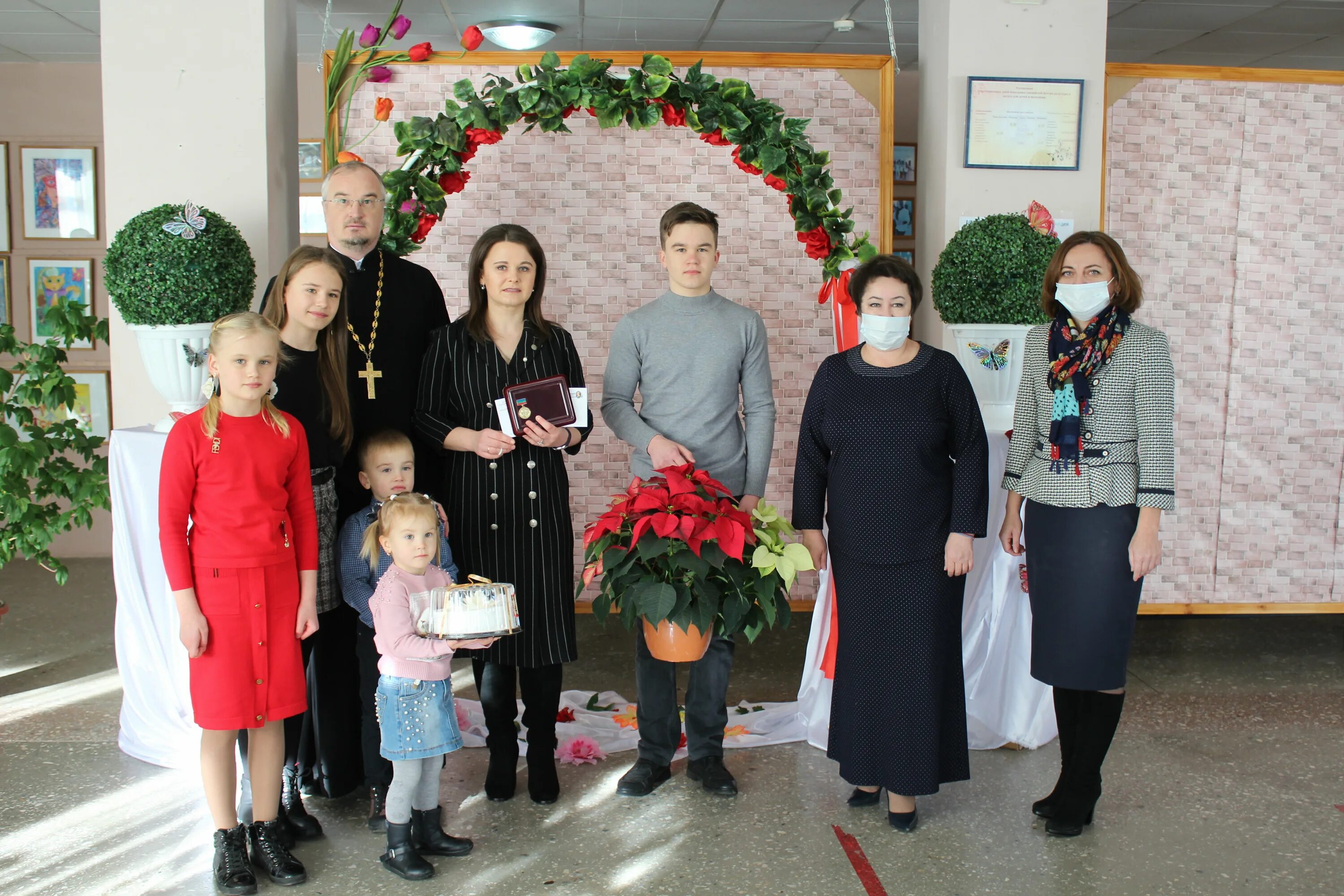 Многодетные в кчр. Многодетная семья в г.трубчевске. православная матушка многодетная мать психолог. кчр материнская слава сегодня. день семьи наградили одинокую многодетную мать.