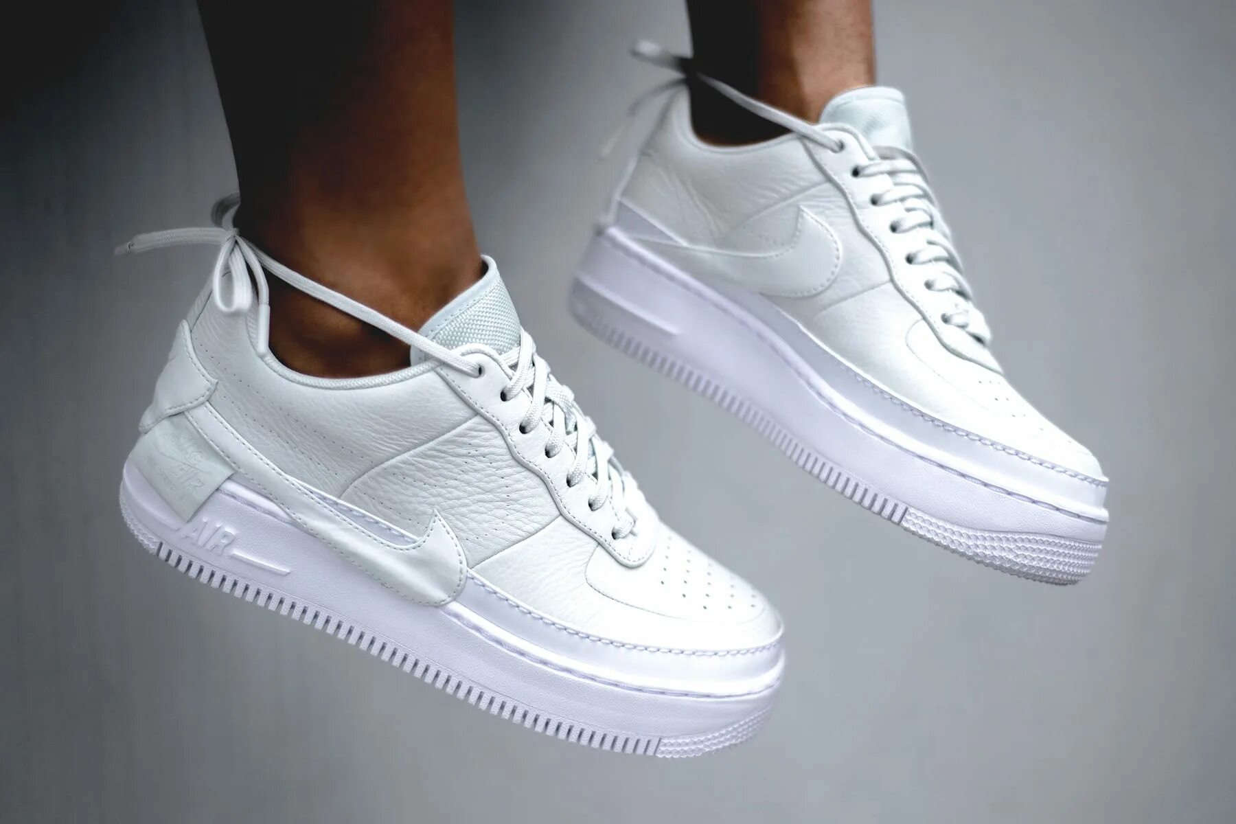 Как завязывать air force. Nike air force 1 af1. nike air force 1 белые. nike air force 1 white. nike air force af1.