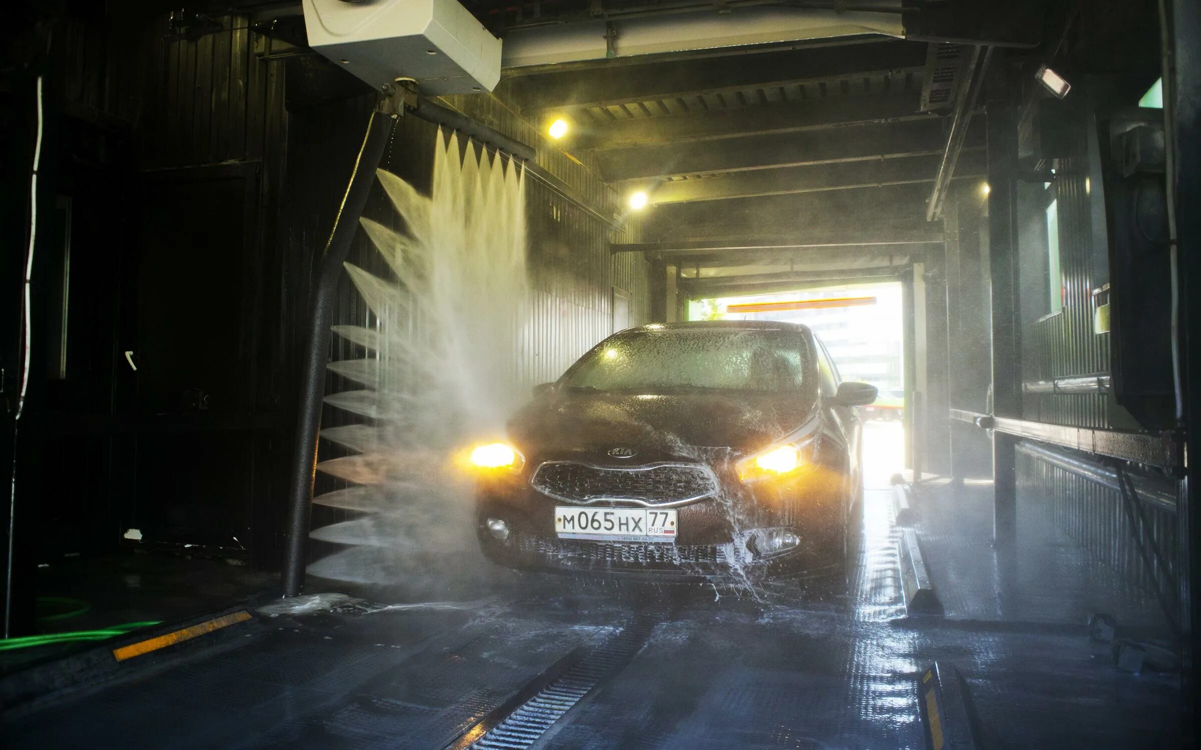 Умная мойка Барклая. Освещение на автомойке. Автомойка Москва. Автоматическая автомойка в Москве.