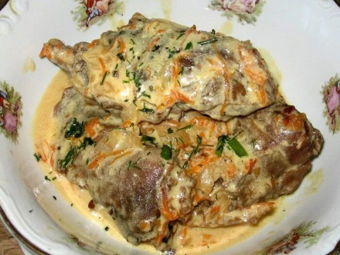 Жаркое из зайца с картошкой. Блюда из зайца дикого. Кролик в духовке с картошкой. Как потушить зайца. Кролик тушеный с картошкой.