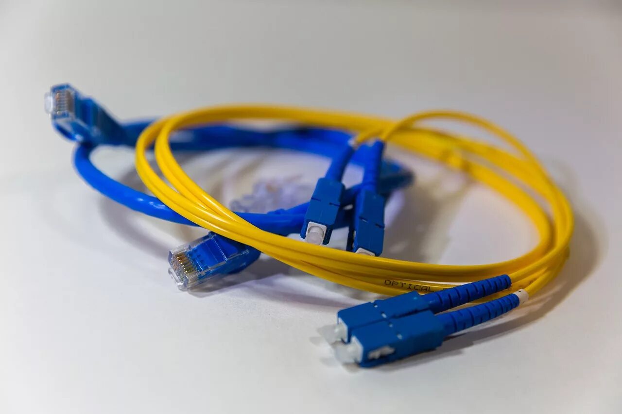 Оптический кабель. Оптический кабель GPON. Fiber Optic Cable hxp120c. Fiber Optic Cable 2021. Интернет оптиковолокно.