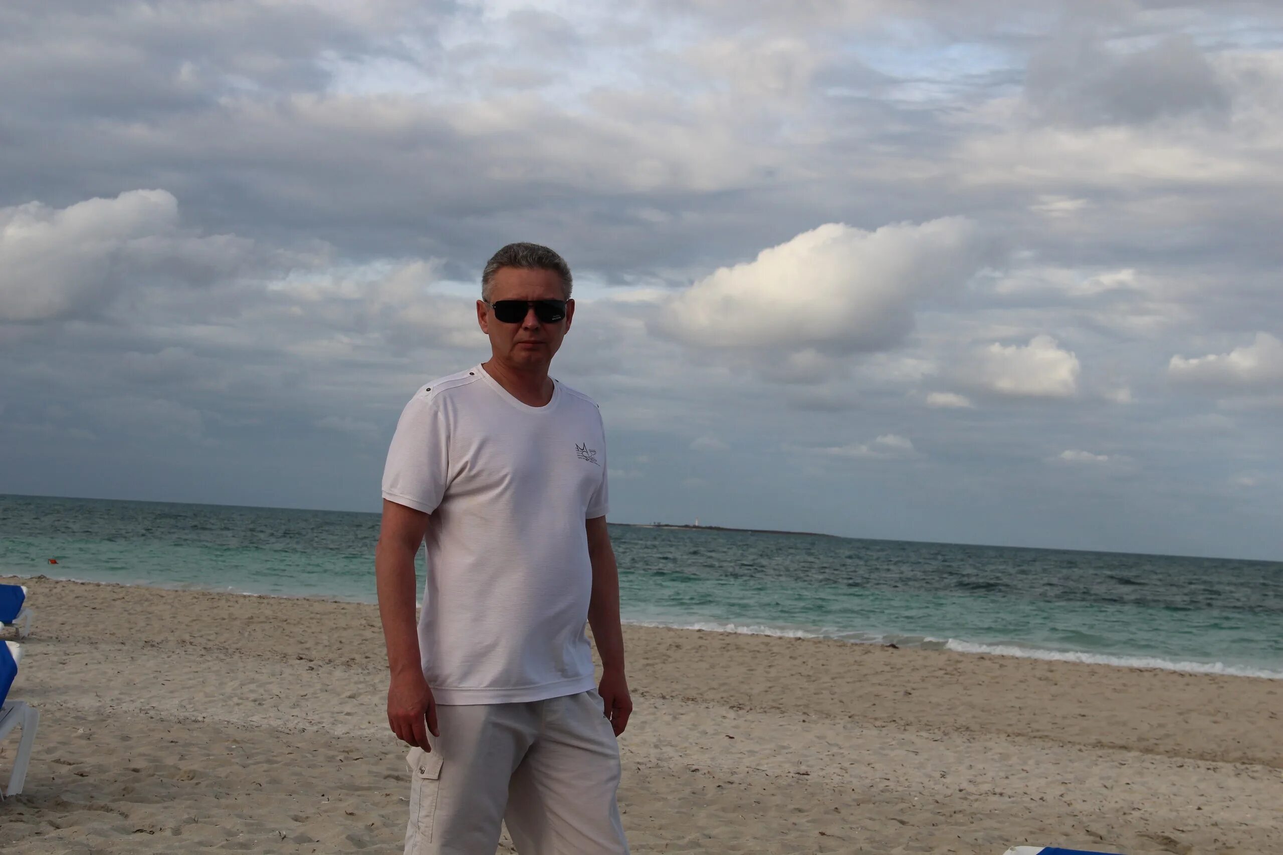 Белёв тульская область гостиница. Глагол прилагательное существительное белизной. Белеет морфологический разбор. Белев ул. Разбор глагола белеет.