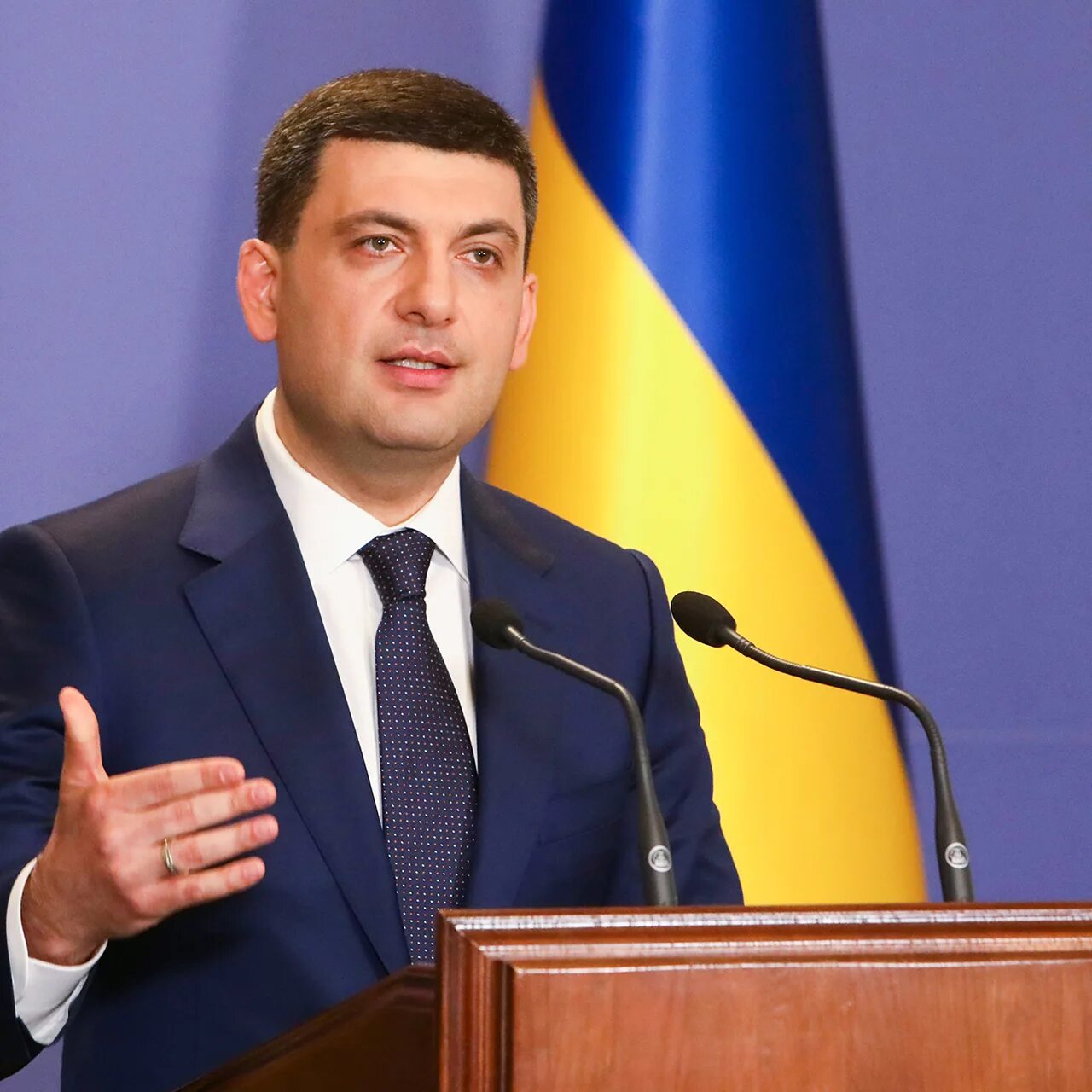 Премьер-министр украины д шмыгаль. Премьер министр украины. Украинский премьер министр. Украинский премьер министр. Шмигаль премьер министр украины.