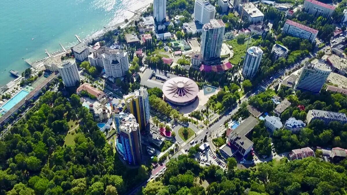 Аа сочи. Парк ривьера сочи с высоты птичьего полета. сочи дендрарий с высоты птичьего полета. парк ривьера сочи вид сверху. сочи парк ривьера с высоты.