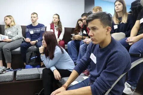 Молодежи мало