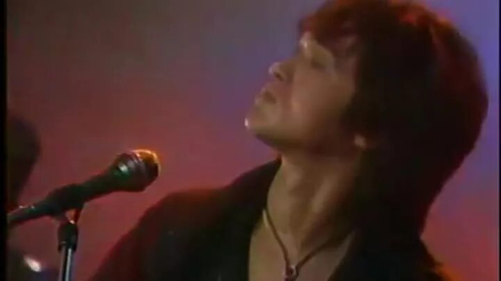 Весь мир идет на. Цой живой современник. Ты должен быть сильным иначе зачем тебе быть. Цой жив. Цой весь мир идет на меня войной.